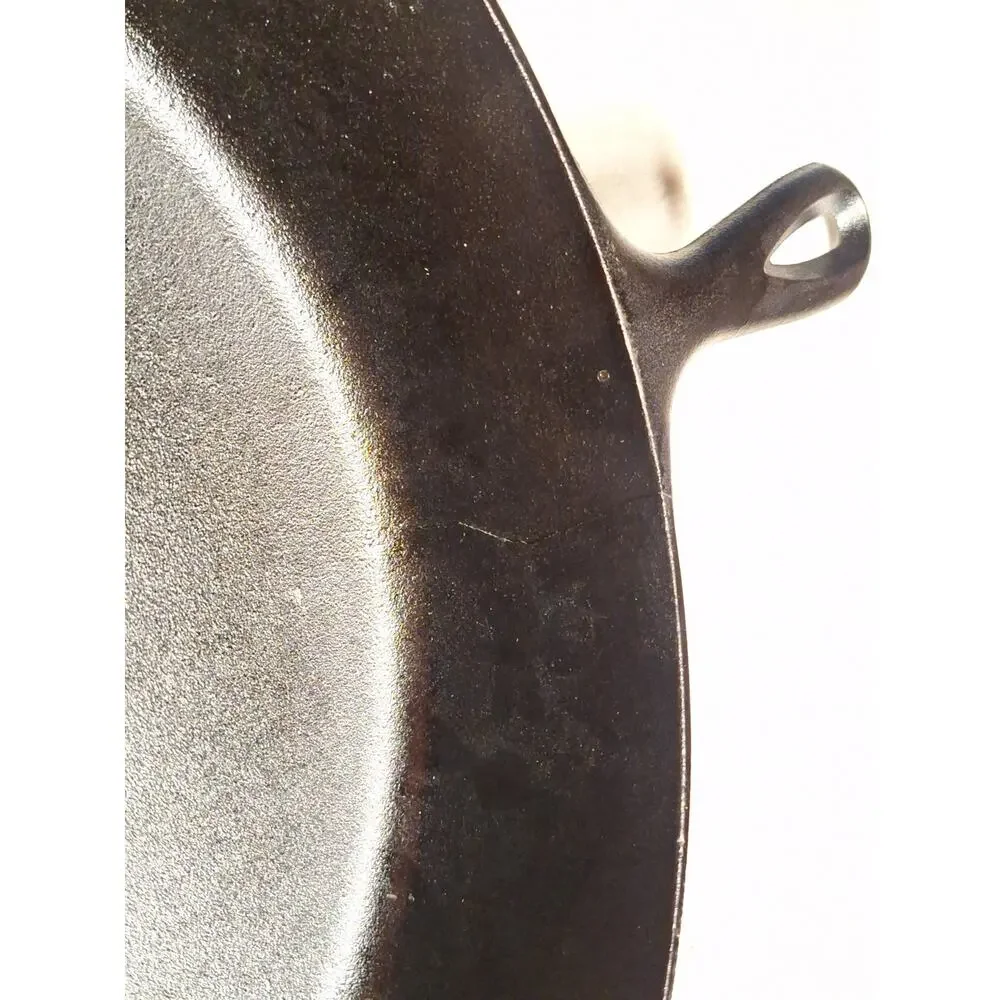 Lodge Logic L10SKSTOT 12 in Cast Iron Skillet F7194 Cracked Read Description As‑